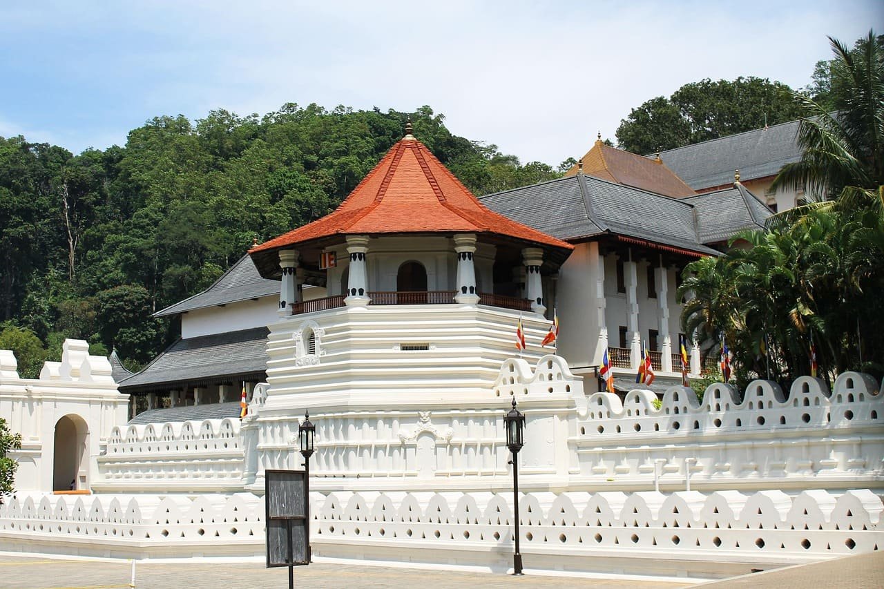 Zahntempel am See in Kandy, Sri Lanka