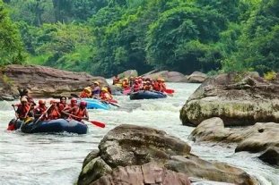 White water rafting adventure on the Kelani River in Kitulgala surrounded by Sri Lanka's tropical rainforest.
